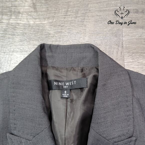 Nine West 2 Button Blazer Size 8 - Picture 2 of 5